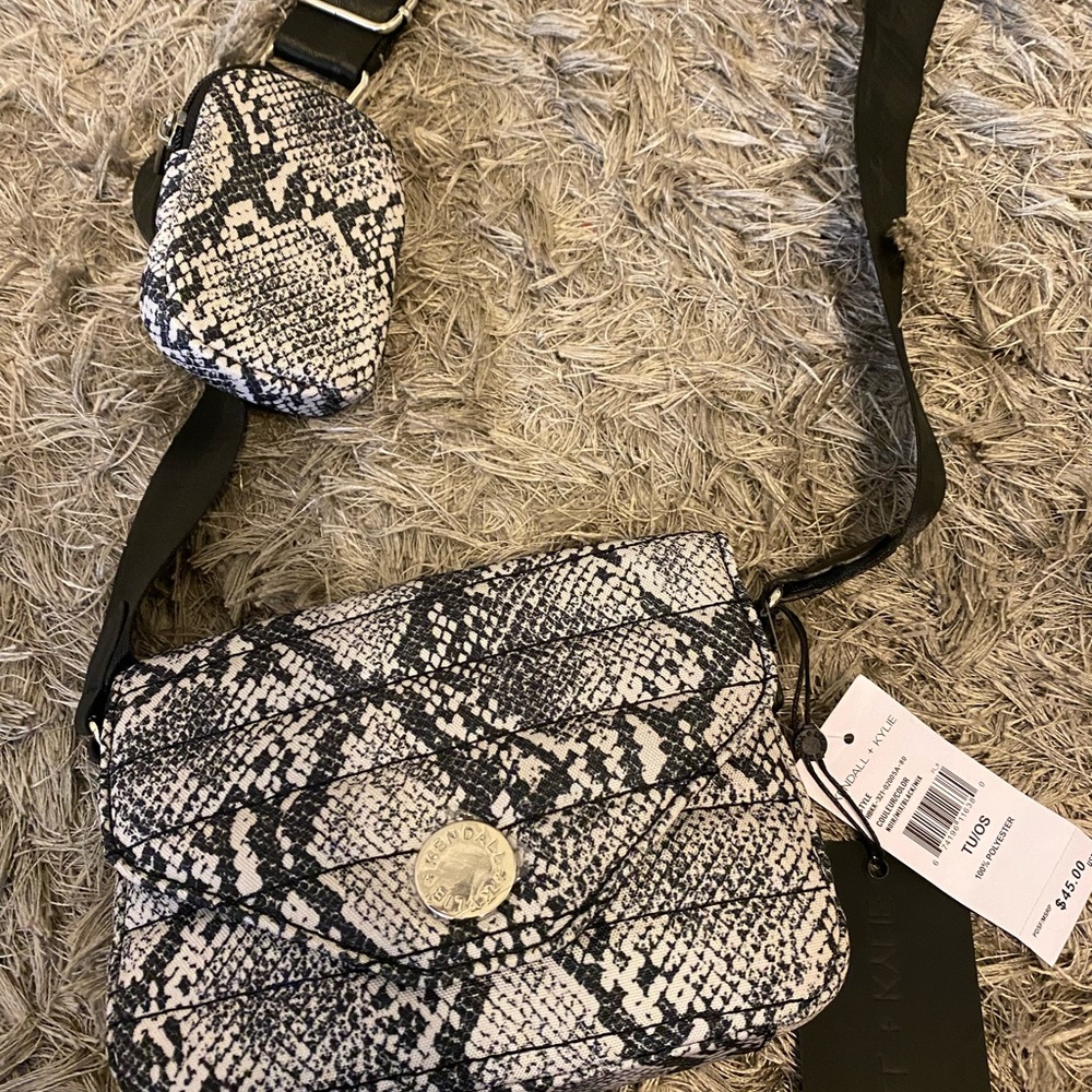 Kendall + Kylie Pursue
